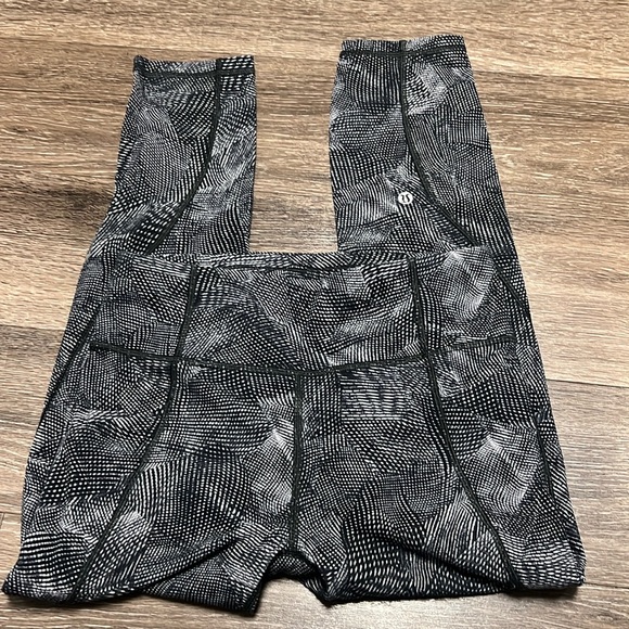 lululemon athletica Pants - Lululemon crop leggings